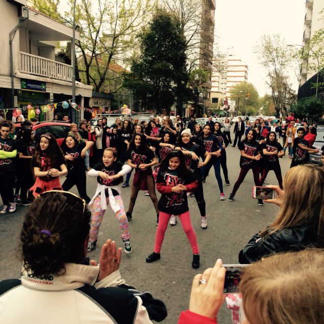 Se realizó un Flash Mob en el Centro Comercial a Cielo Abierto de Alberti