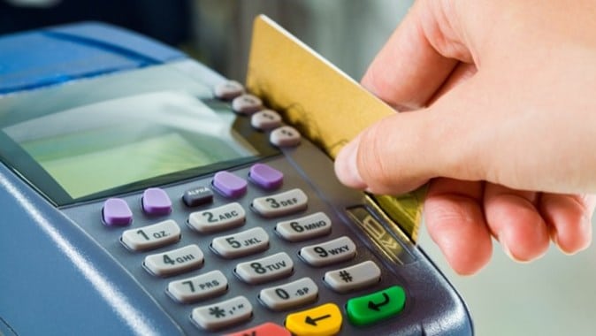Otra vez la posición dominante de las tarjetas prevalece sobre el comercio