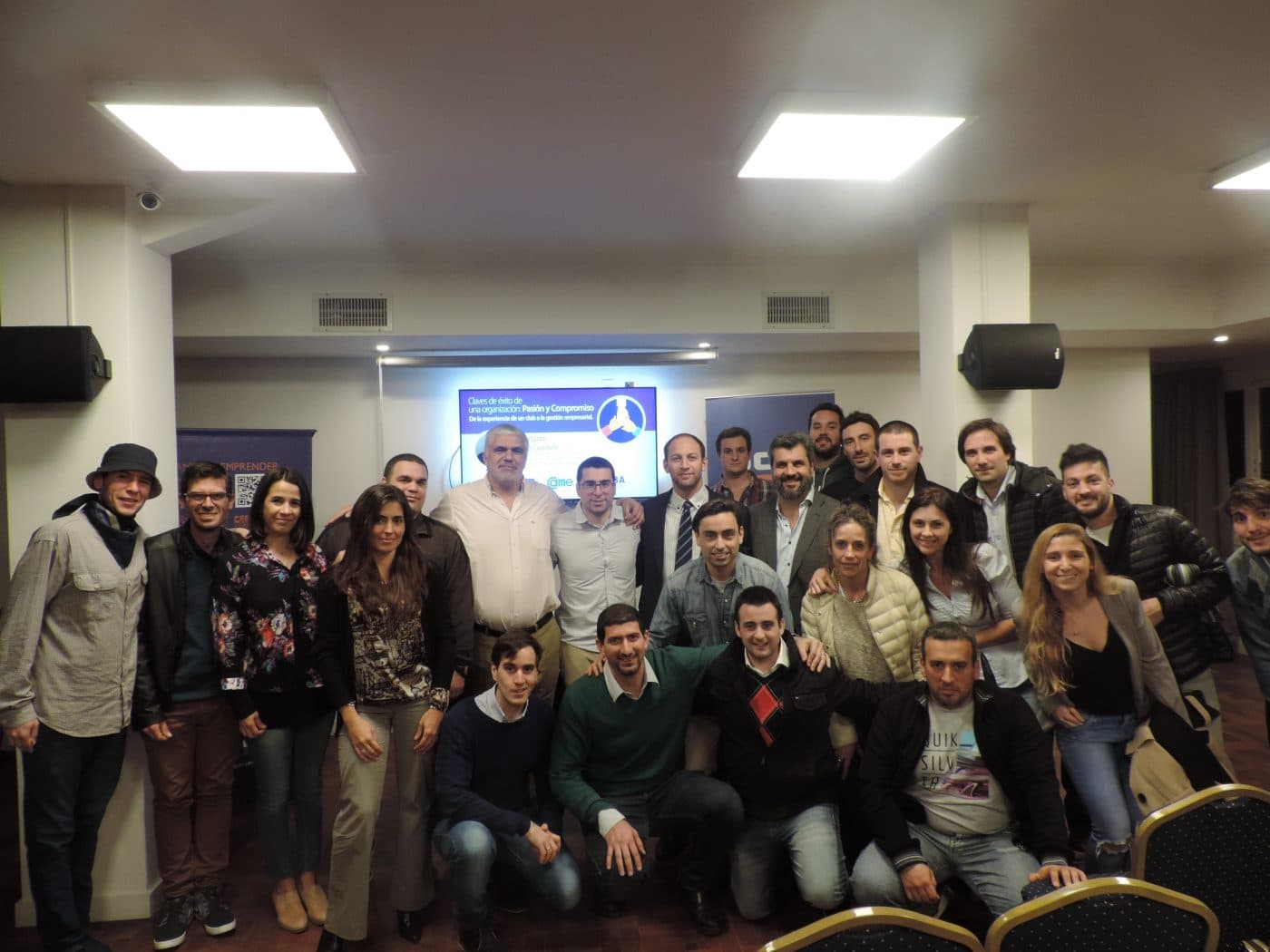 Más de 100 personas participaron de la charla organizada por la Comisión Joven de UCIP