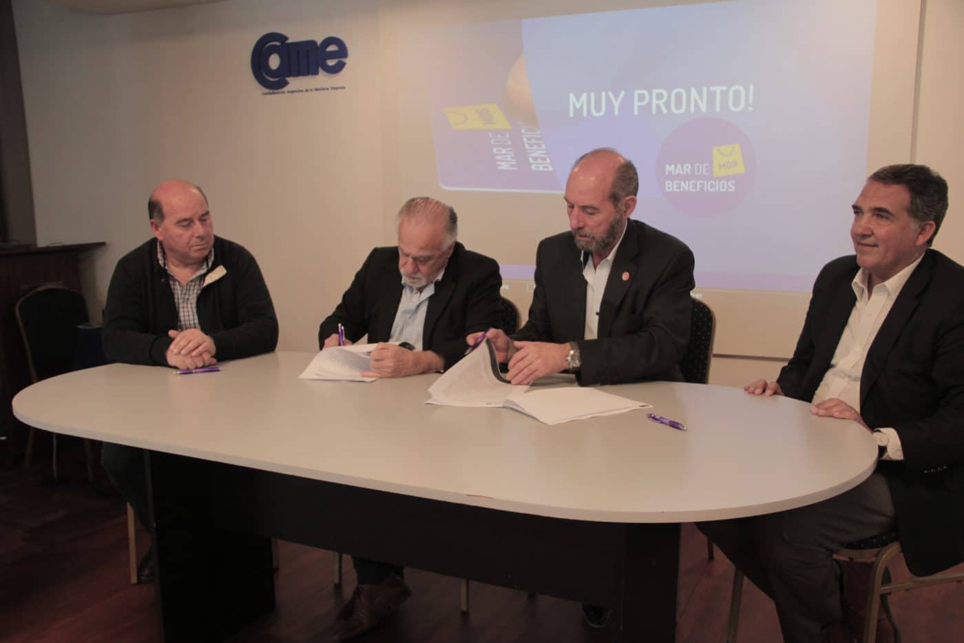 Mar de Beneficios y OAM firmaron un convenio para beneficiar a los socios