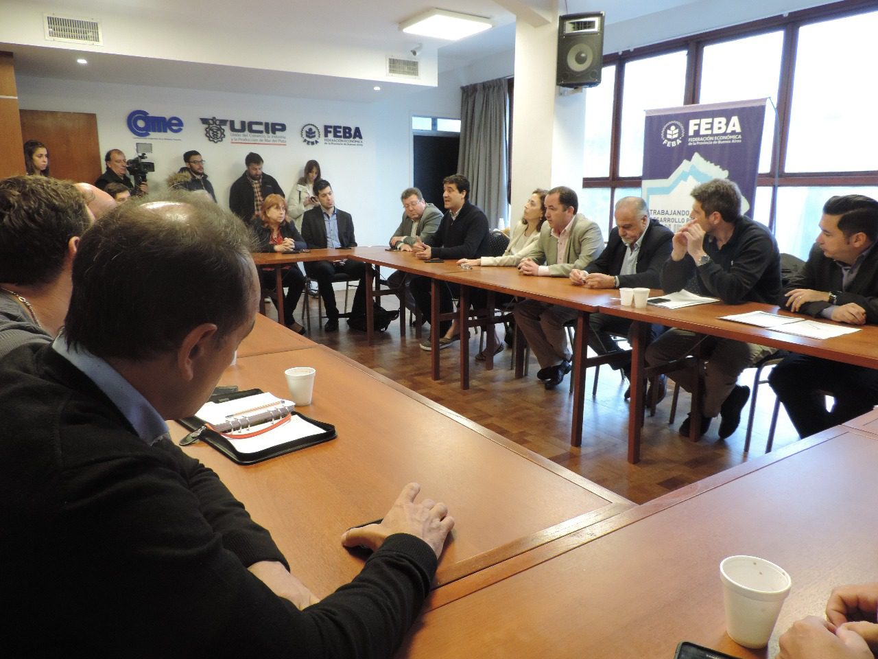 Avanzan proyectos para ampliar el horario de expendio de bebidas alcohólicas
