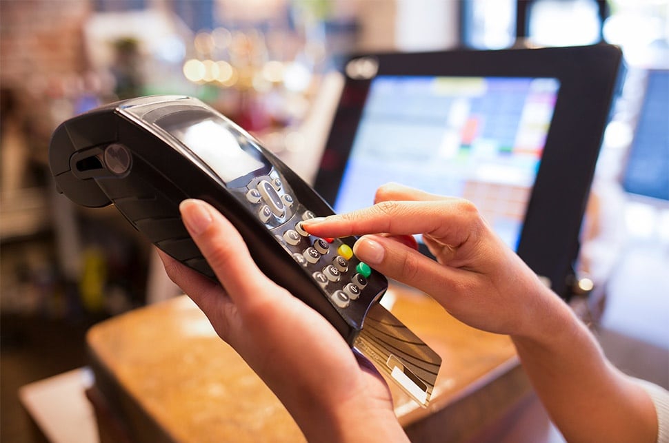 Es una falacia que los comercios marplatenses no aceptan tarjetas