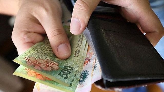 Se formalizó un nuevo aumento del Salario Mínimo, Vital y Móvil