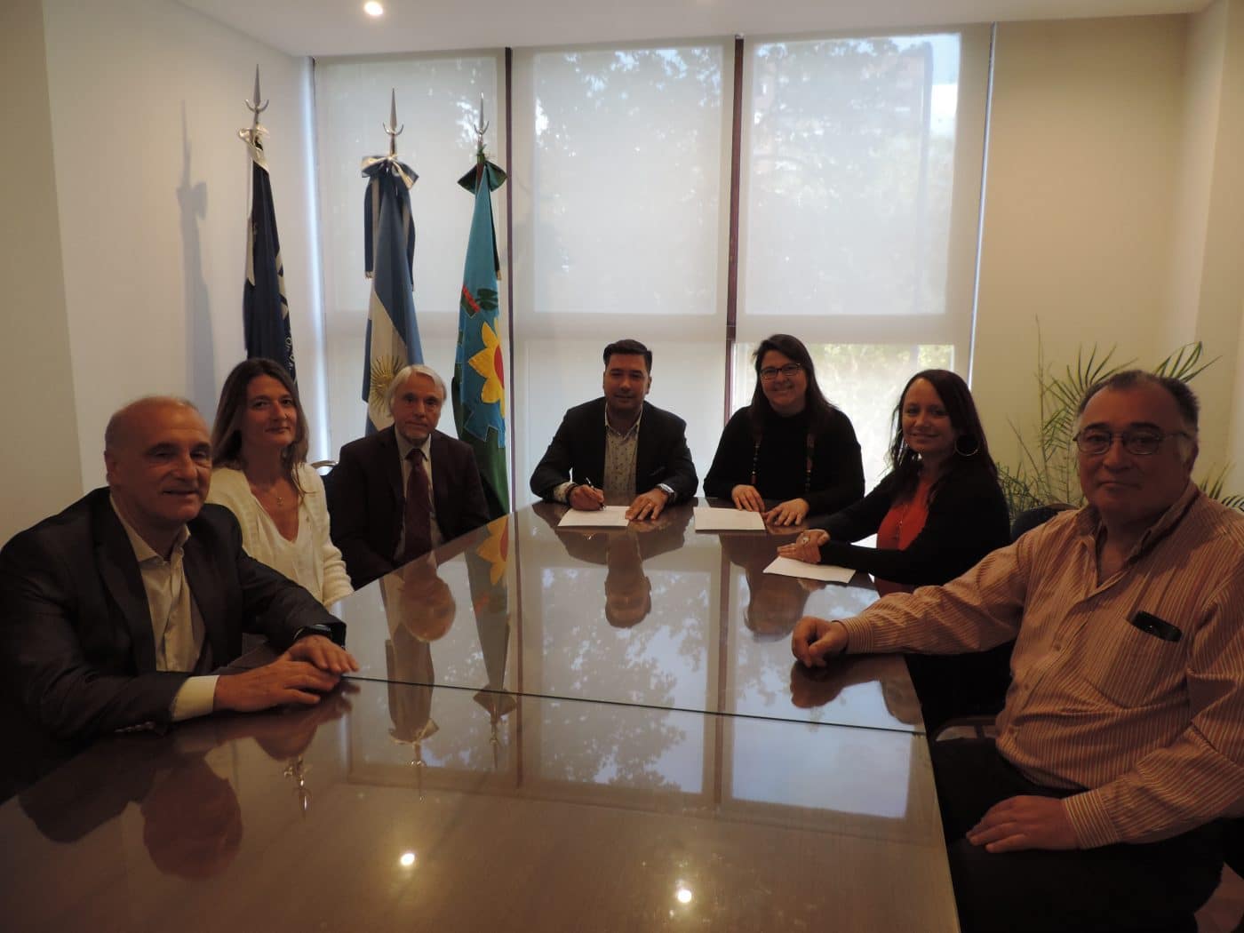 UCIP firmó un convenio de cooperación con IADEF