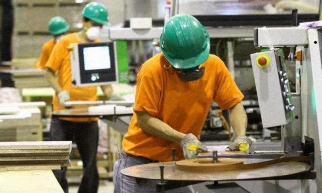 El Gobierno prohibió los despidos y suspensiones por 60 días