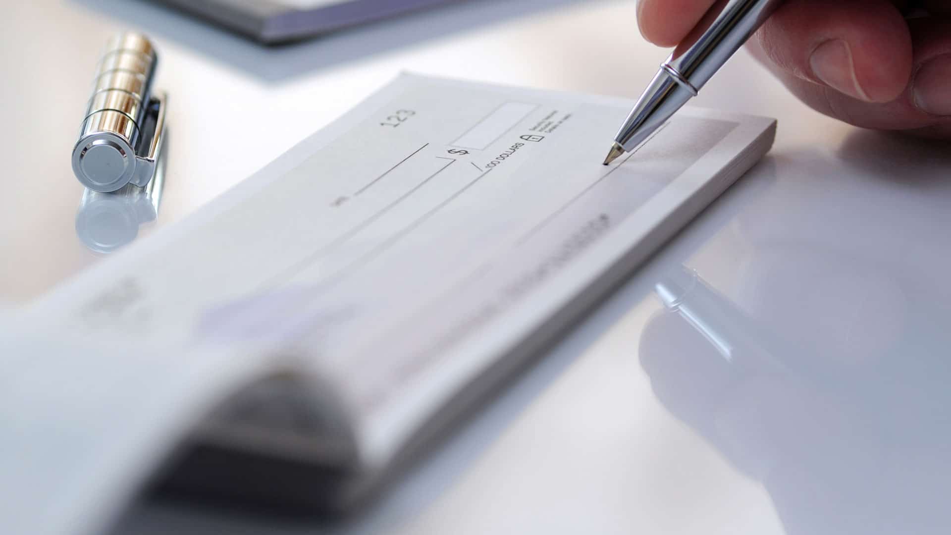Novedades sobre mercado cambiario, cheques rechazados, comercio exterior y  aspectos laborales
