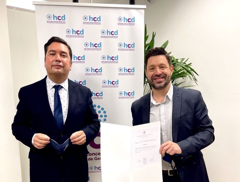 La UCIP celebra la distinción al diseñador de modas Adrián Caballero