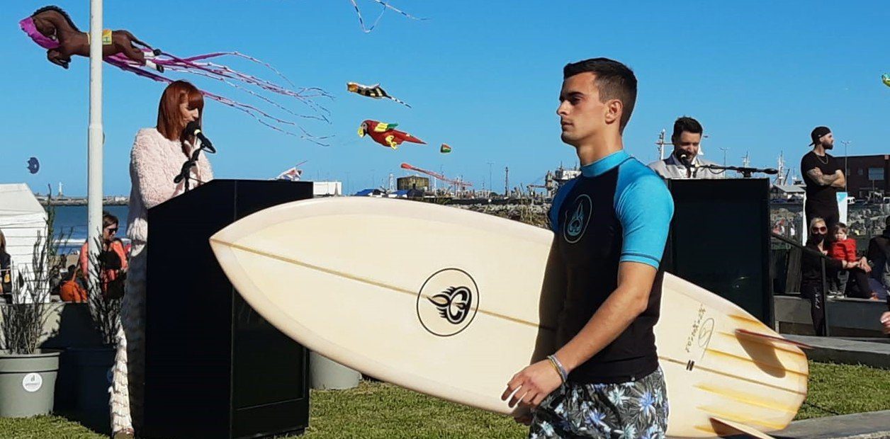 Se realizó un desfile a beneficio en Playa Grande