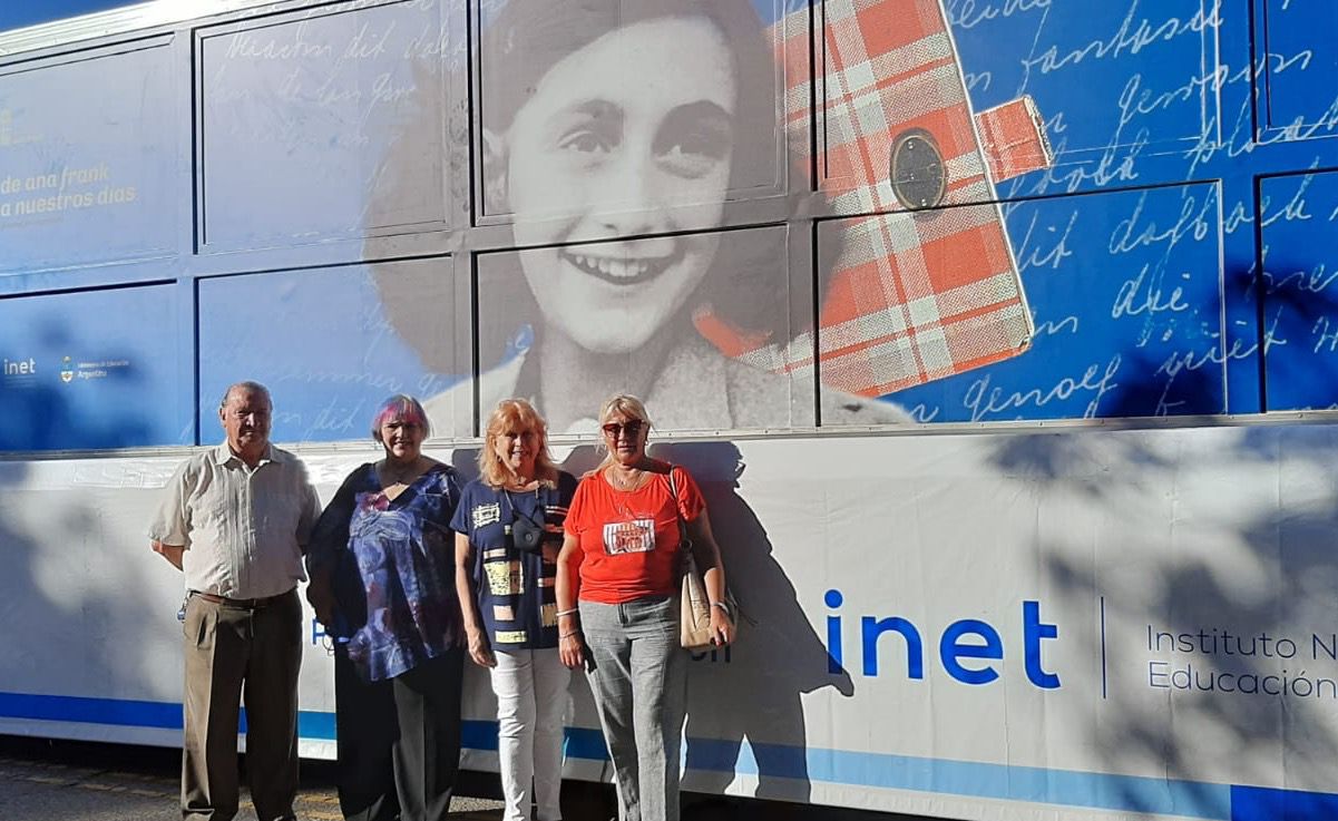 UCIP participó de la inauguración del museo móvil “De Ana Frank a nuestros días”