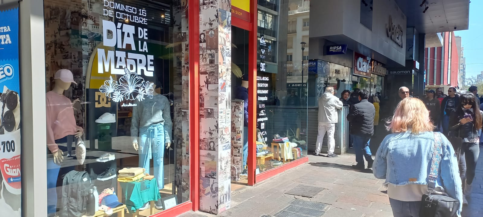Día de la Madre: Las promociones amortiguaron la caída de ventas nacional en la ciudad