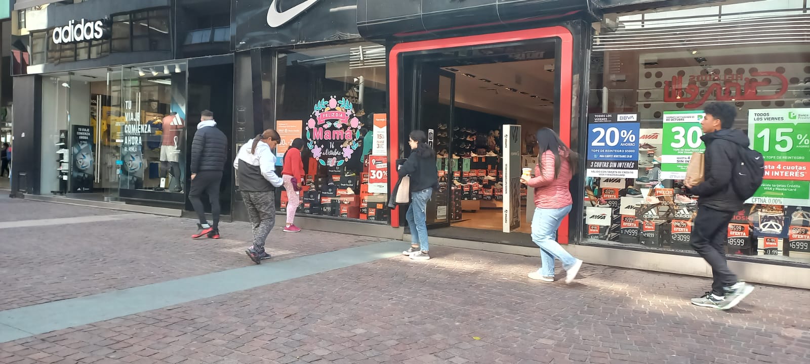 El Gobierno eliminó 71 normas comerciales