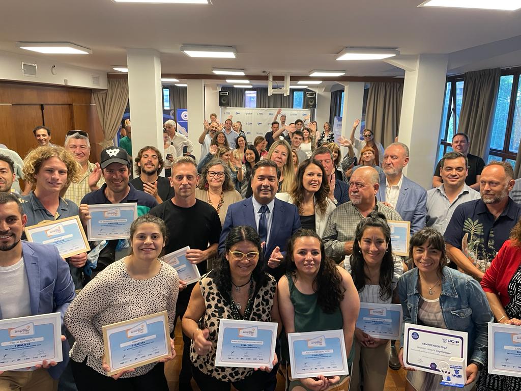 Se entregaron los premios del certamen “AEMPRENDER”