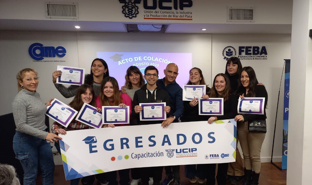 Entrega de diplomas en el Centro de Capacitación de UCIP