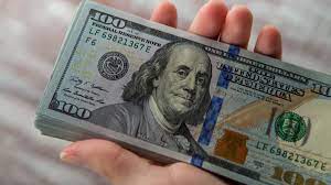 El Gobierno eleva el valor del dólar oficial a $365,5