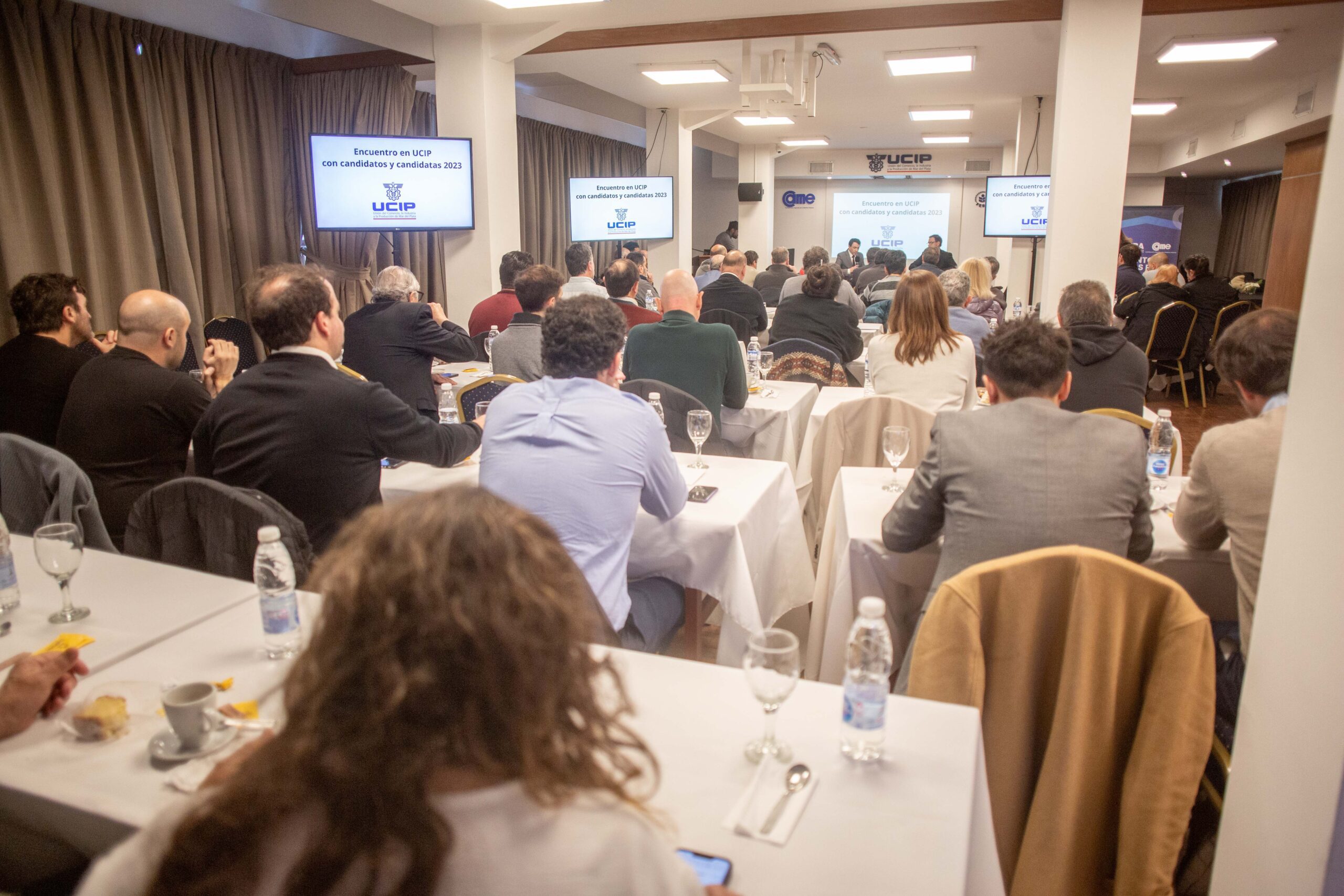 Encuentro con candidatos y candidatas a Intendente