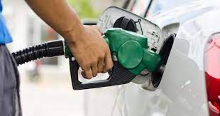 Tras los aumentos, se desplomó 23% la venta de nafta premium