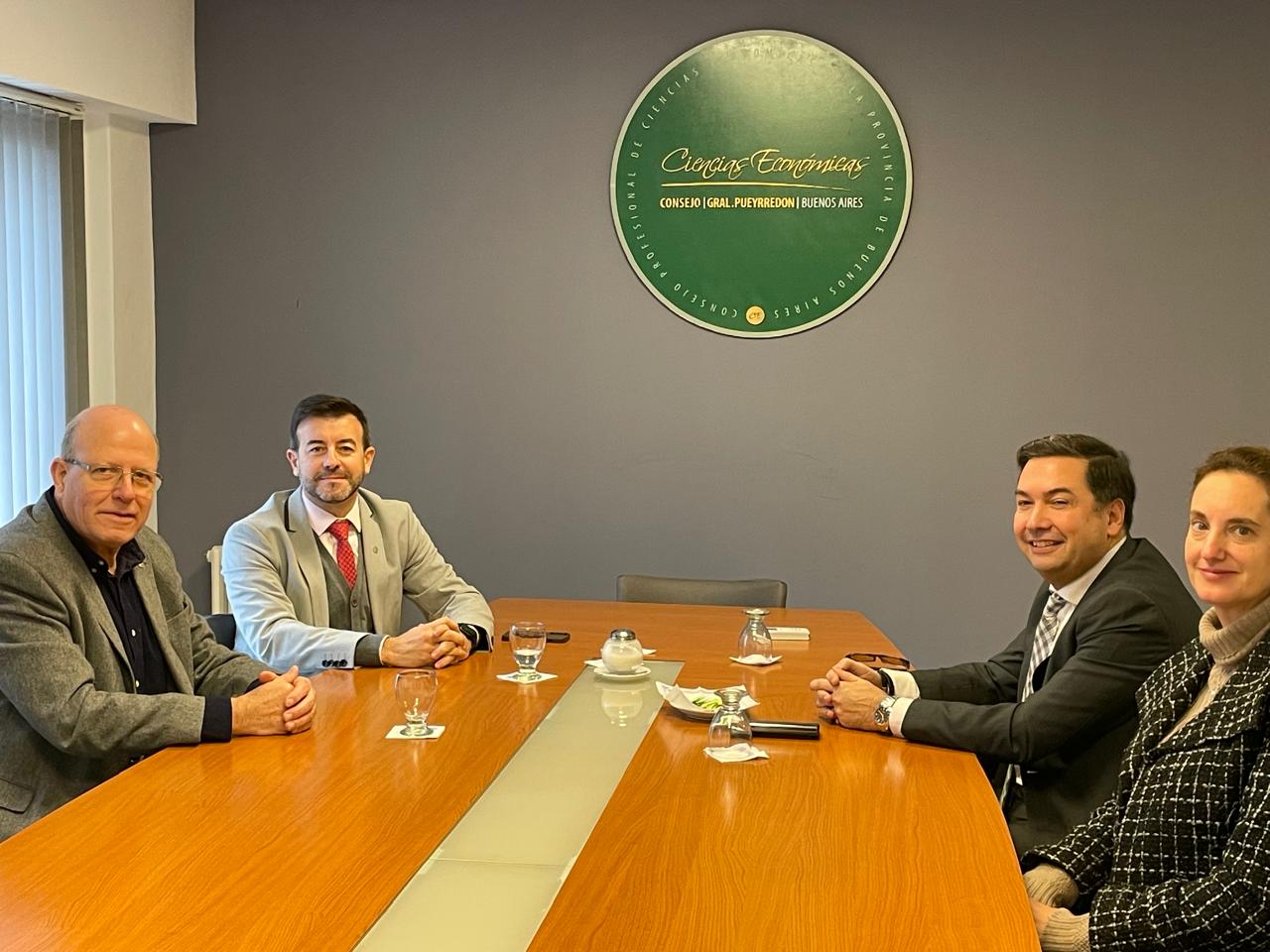 Reunión en el Consejo de Ciencias Económicas
